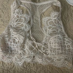 NWT Victoria’s Secret cream lace bralette. Size Small.